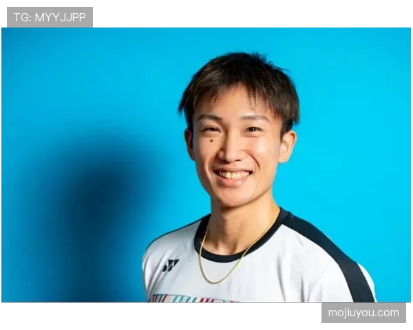 桃田贤斗在免税店挑表的照片把我噎住了，我这月工资连带笑都不值了